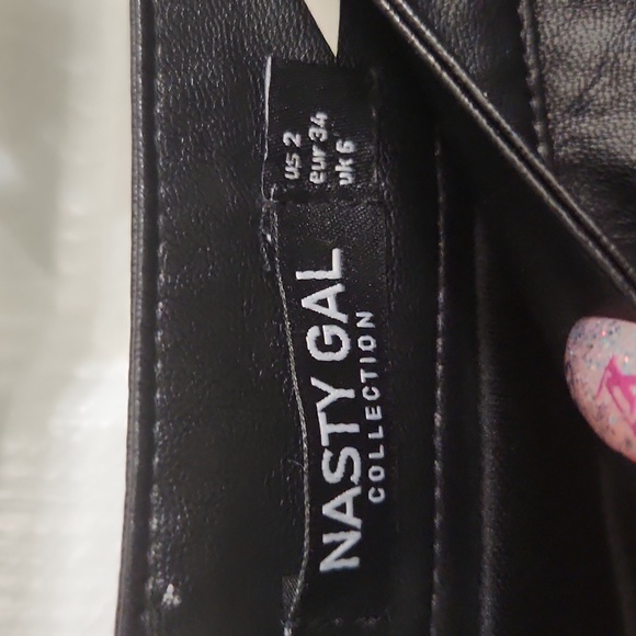 Nasty Gal faux leather star mini skirt - Picture 3 of 4